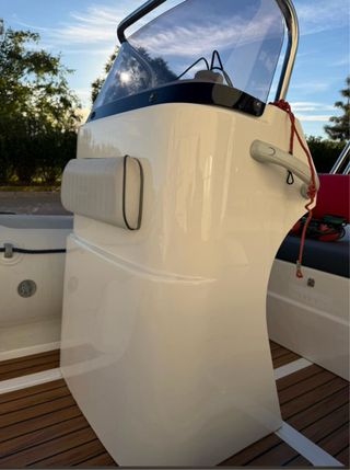 Barco semirrígido Valiant 520