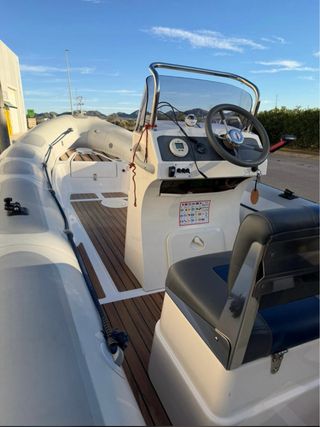 Barco semirrígido Valiant 520