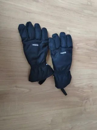 Casco, guantes y máscara de esquí