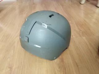 Casco, guantes y máscara de esquí