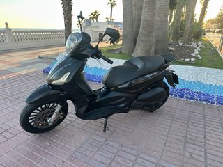 Piaggio Beverly 300 Negra