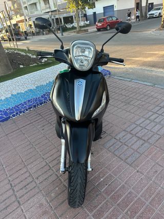 Piaggio Beverly 300 Negra