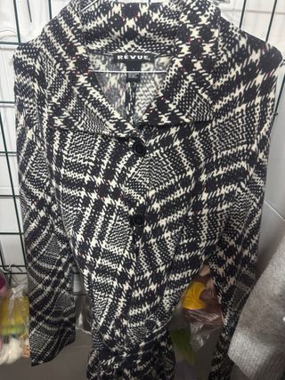 Chaqueta azul con capucha y pelo