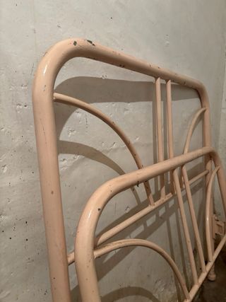 Cabecero y pie de cama antiguos de metal