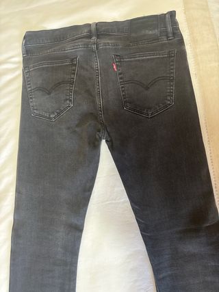 Levi's 519 Negros Talla 33-32 (Da menos talla)