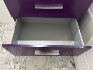 Mueble de lavabo + lavabo + grifo + espejo.