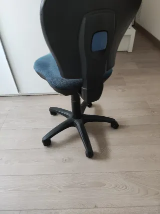 Silla juvenil con ruedas