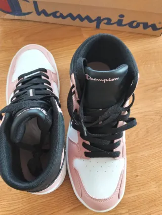 Zapatillas Champion rosas y blancas