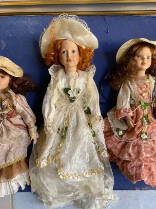 Bambola porcellana con vestito rosa e cappello