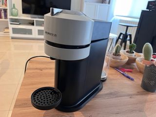 Cafetera Nespresso negra