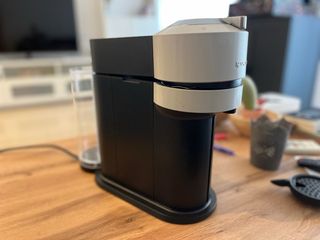 Cafetera Nespresso negra