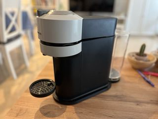 Cafetera Nespresso negra