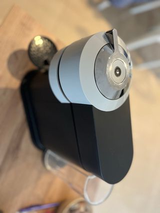 Cafetera Nespresso negra