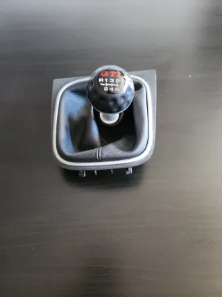 Volante Golf GTI MK5 y pomo original