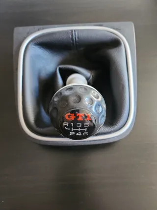 Volante Golf GTI MK5 y pomo original