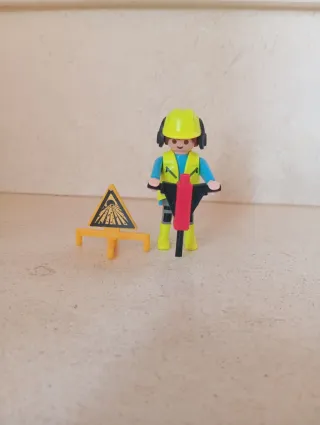 Playmobil obra con martillo y señal