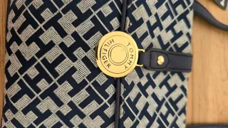 Bolso Tommy Hilfiger azul y dorado nuevo