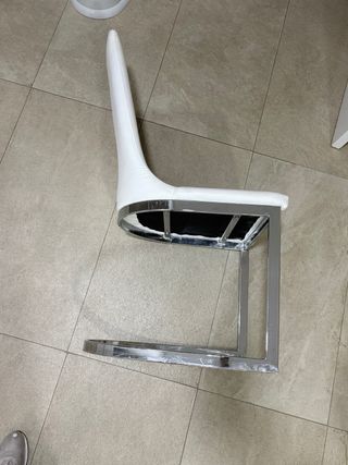 Juego 4 Sillas Piel y Metal