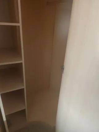 Armario esquinero madera beige