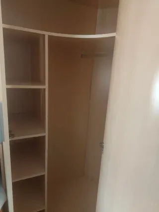 Armario esquinero madera beige