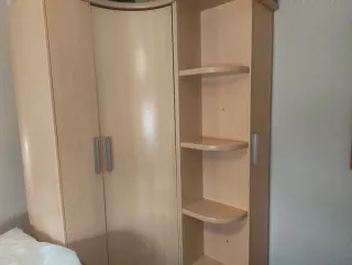 Armario esquinero madera beige