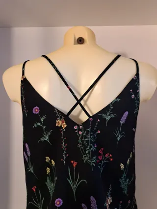 Camiseta tirantes Stradivarius floral Talla M.