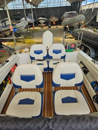 Barca Mares Limpios Baleares