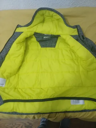 Abrigo Columbia gris con capucha