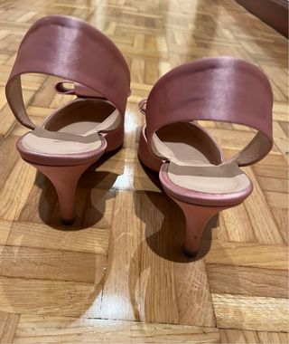 Sandalias rosas con lazo y bolso