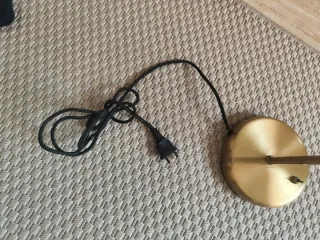 Lámpara de mesa vintage dorada