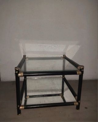 Mesa de centro negra y dorada