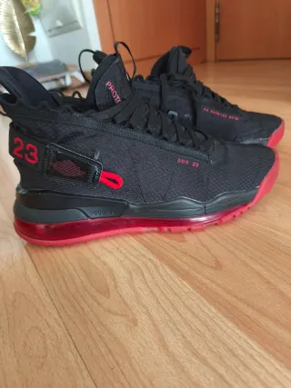 Zapatillas Jordan Max 720 Negras Rojas