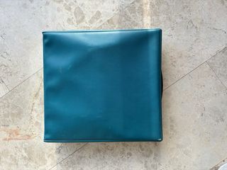 Máquina de escribir Olivetti Dora funcionando.