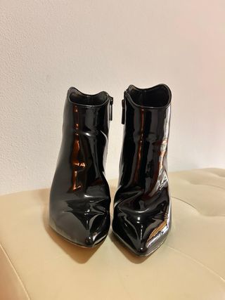 Stivaletti neri lucidi tacco alto