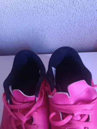 Zapatillas de fútbol sala Nike rosas mercurial.
