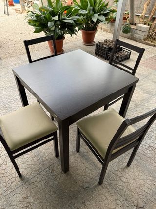 Mesa comedor y 4 sillas madera