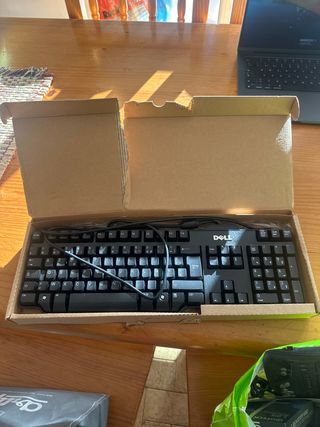 Teclado Dell Negro Nuevo sin uso, solo caja rota