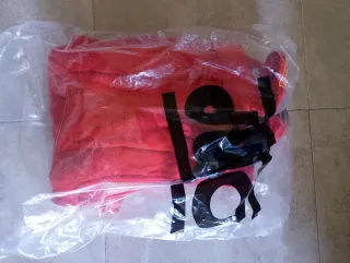 Mono FIA OMP Rojo, nuevo sin estrenar