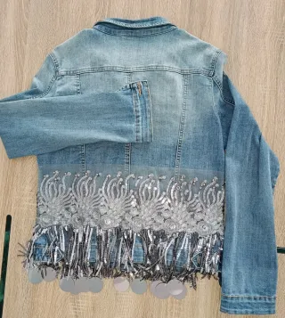 Cazadora vaquera con lentejuelas