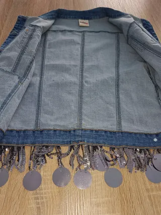 Cazadora vaquera con lentejuelas