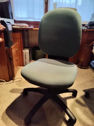 Silla de oficina con ruedas