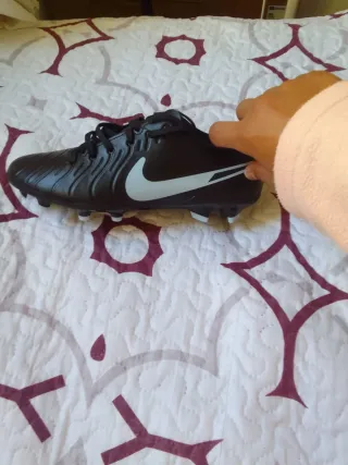 Zapatos de fútbol Nike negros