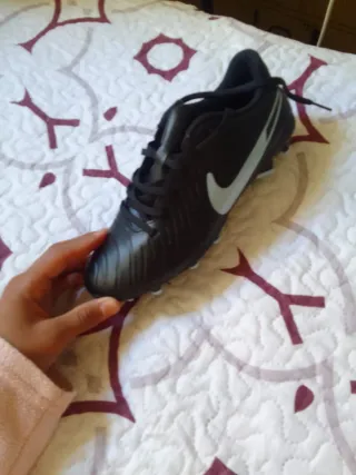 Zapatos de fútbol Nike negros