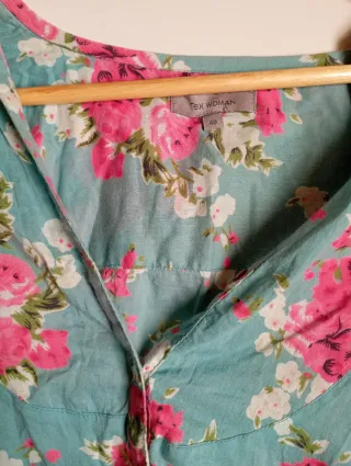 Camisa floral azul y rosa