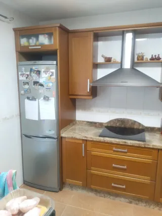 Cocina modular madera y cristal