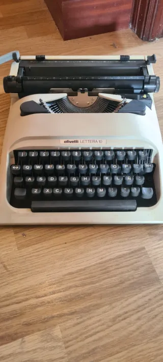 Máquina de escribir Olivetti Lettera 10