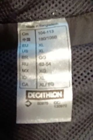 Chaqueta cortavientos con capucha