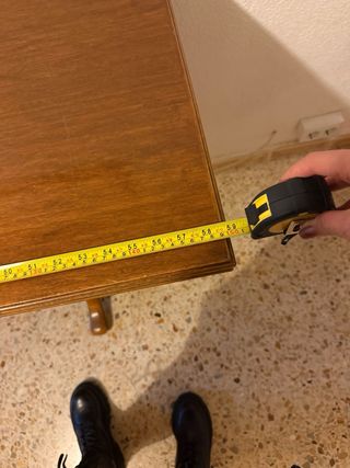 Mesa de madera estilo clásico