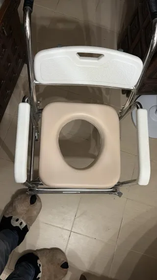 Silla de baño y ducha con ruedas