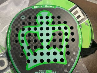 Pala de pádel mas funda Black Crown nuevas.